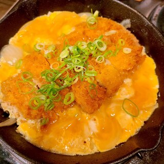 余ったトンカツはこうしろ！スキレットかつ煮